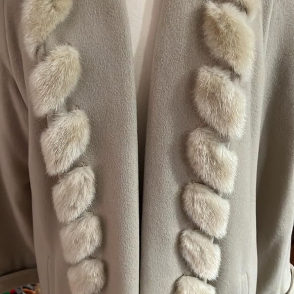 Albert Nipón Wool Coat - Picture 3 of 8